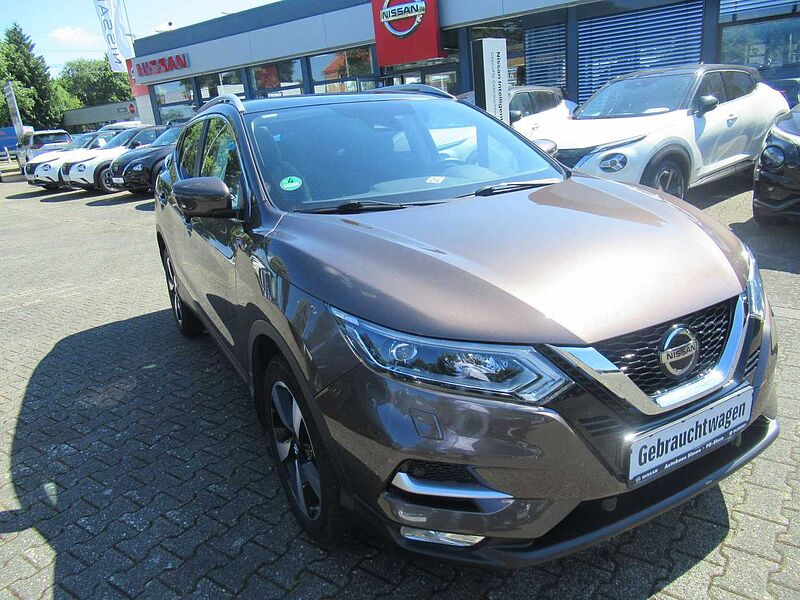 Nissan Qashqai 1.3 DIG-T N-CONNECTA PANO SHZ AHK 4xKAMERA