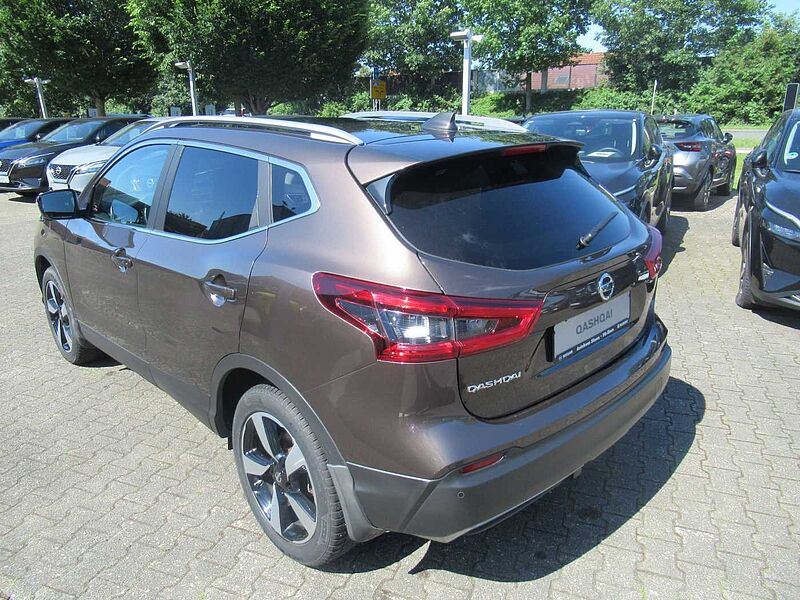 Nissan Qashqai 1.3 DIG-T N-CONNECTA PANO SHZ AHK 4xKAMERA