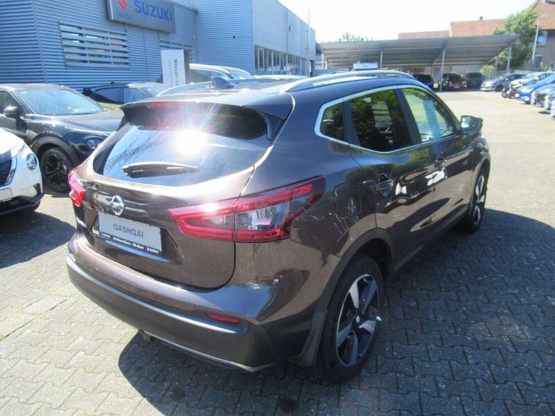 Nissan Qashqai 1.3 DIG-T N-CONNECTA PANO SHZ AHK 4xKAMERA