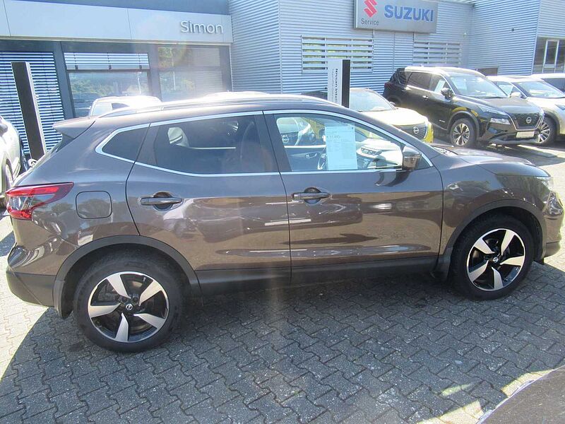 Nissan Qashqai 1.3 DIG-T N-CONNECTA PANO SHZ AHK 4xKAMERA