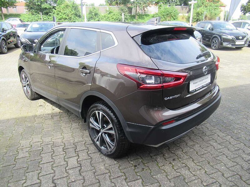 Nissan Qashqai 1.2 DIG-T N-Connecta*NAVIGATION*4 x KAMERA*SHZ*