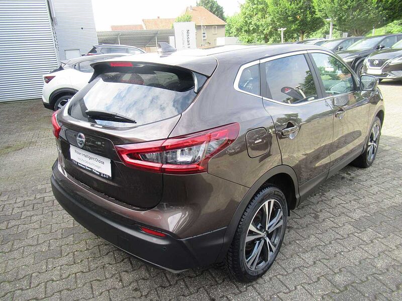 Nissan Qashqai 1.2 DIG-T N-Connecta*NAVIGATION*4 x KAMERA*SHZ*