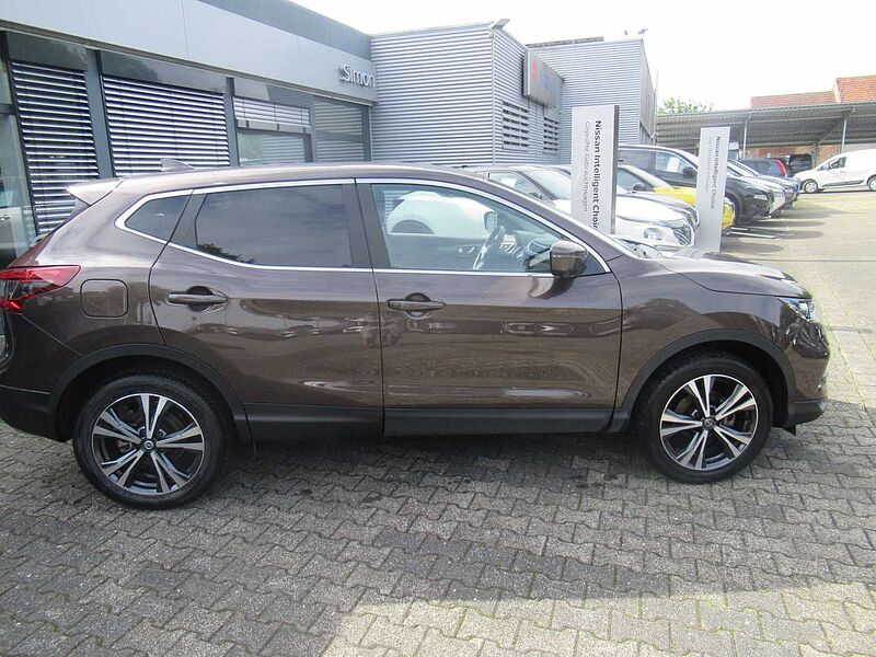 Nissan Qashqai 1.2 DIG-T N-Connecta*NAVIGATION*4 x KAMERA*SHZ*