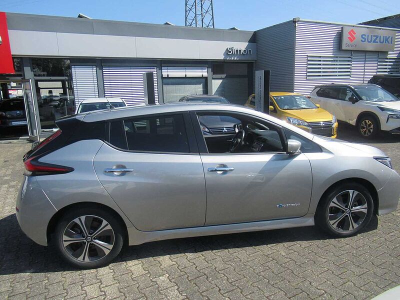 Nissan Leaf 40 kWh Tekna*SHZ*NAVI*LHZ*LEDER*BOSE*KEYLESS ENTRY