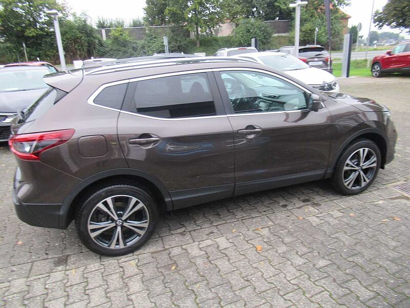 Nissan Qashqai 1.6 DIG-T N-Connecta*PANO*4xKAMERA*KEYLESS*SHZ*