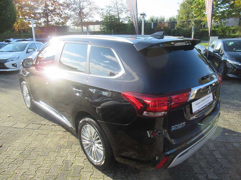 Mitsubishi Outlander 2.4 4WD Plug-In Hybrid Top*LEDER*SCHIEBEDACH*