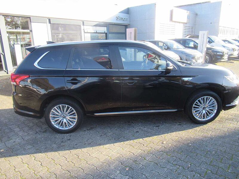 Mitsubishi Outlander 2.4 4WD Plug-In Hybrid Top*LEDER*SCHIEBEDACH*