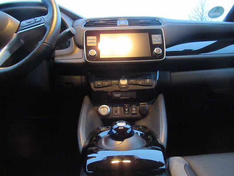 Nissan Leaf 40 kWh Tekna*ALLWETTER*LEDER*NAVI*4xKAMERA*SHZ*