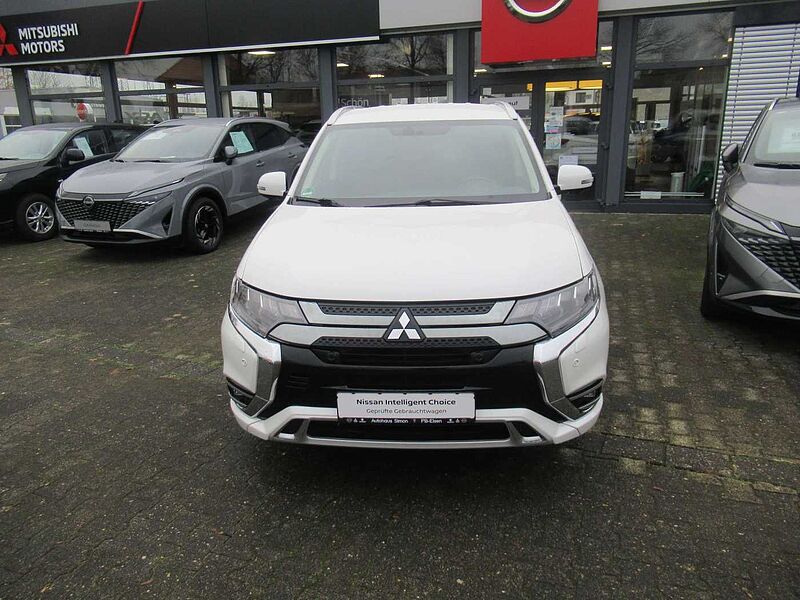 Mitsubishi Outlander 2.4 4WD Plug-In Hybrid Plus SHZ NAVI Kamera