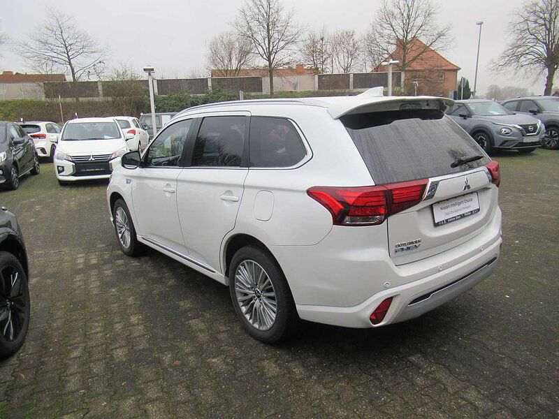 Mitsubishi Outlander 2.4 4WD Plug-In Hybrid Plus SHZ NAVI Kamera