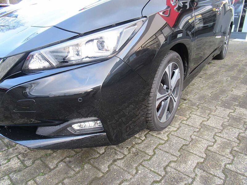 Nissan Leaf 40 kWh Tekna*LEDER*4xKAMERA*ALLWETTER*BOSE*