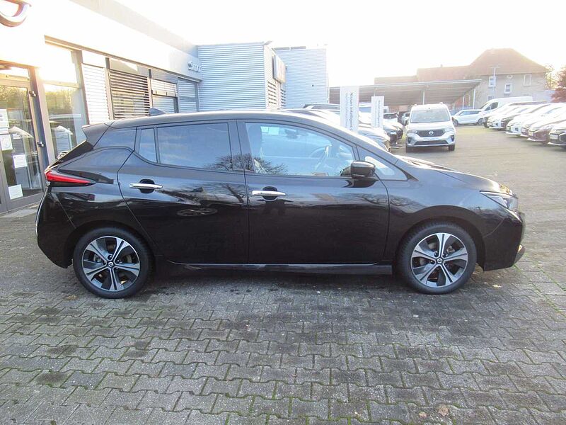 Nissan Leaf 40 kWh Tekna*LEDER*4xKAMERA*ALLWETTER*BOSE*