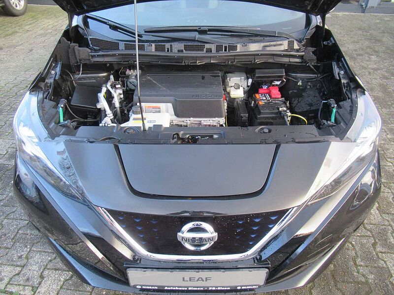 Nissan Leaf 40 kWh Tekna*LEDER*4xKAMERA*ALLWETTER*BOSE*